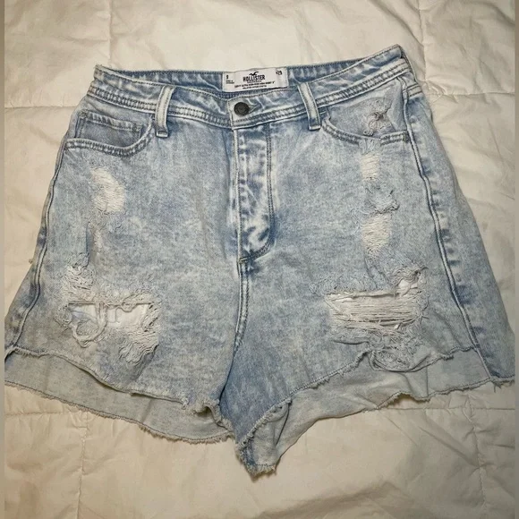 Hollister Button-up High-Waisted Distressed Denim Shorts Size 9 - Picture 2 of 10